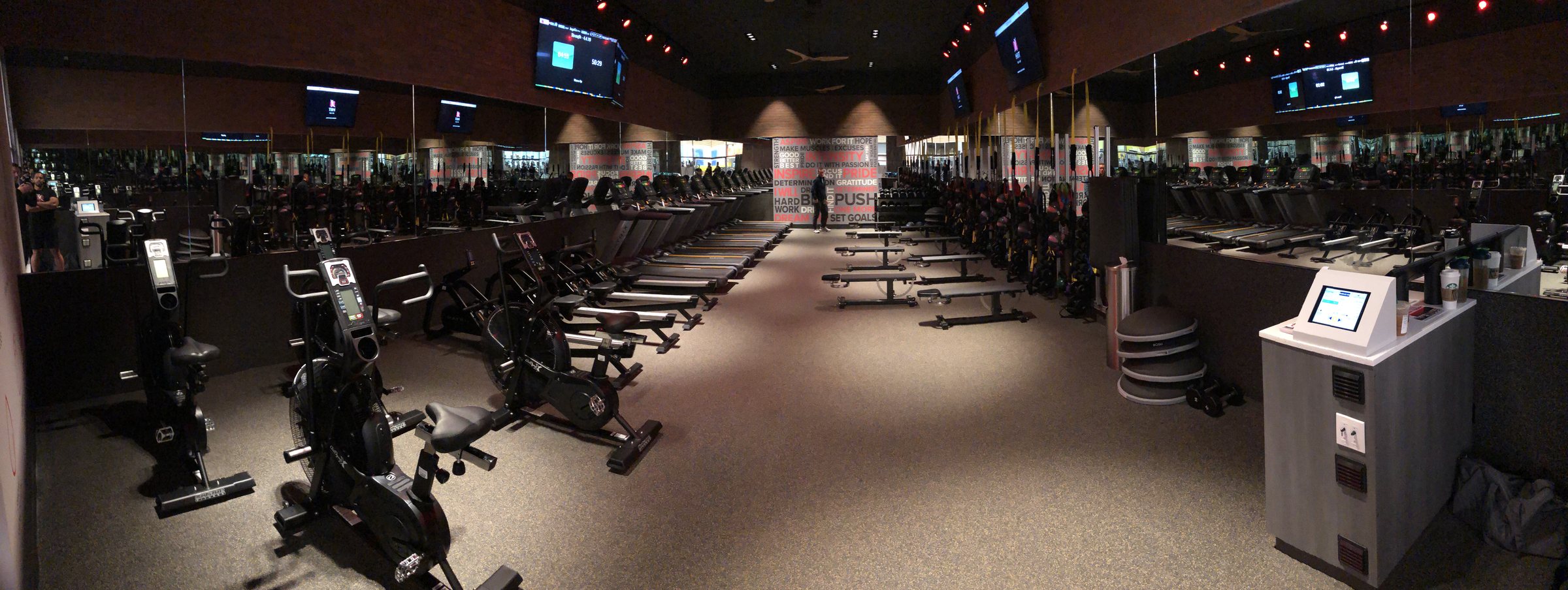 Panoramic view of a full HIIT by LAF studio